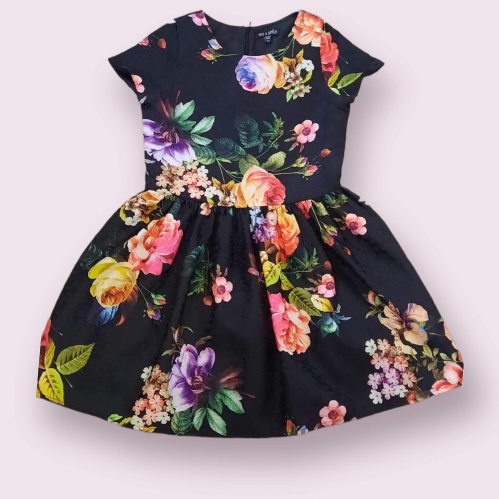 Ava & Yelly dress. Color black.size 12